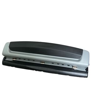 BNIB Swingline hole punch 3 ring adjustable